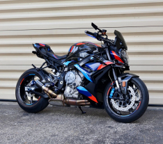 2023 BMW M1000R