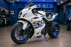 2021 Suzuki GSXR 1000R with 2018 plastics